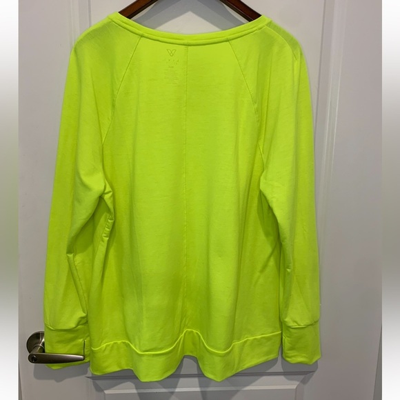 Livi Active Women’s Long Sleeve High Low Yellow Green Lightweight Top Size 18/20 - Picture 2 of 7